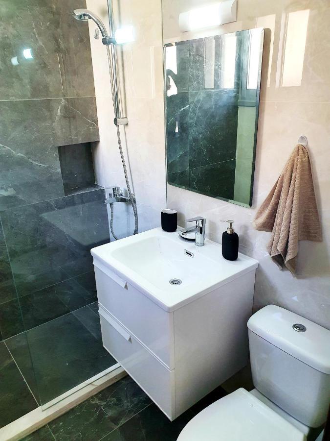 2 Bedroom Cozy Apartment Near Tourist Area, 200M From Sea Paphos Exterior photo