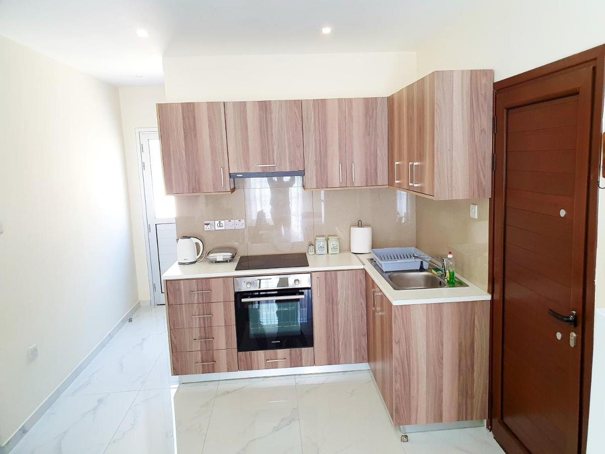 2 Bedroom Cozy Apartment Near Tourist Area, 200M From Sea Paphos Exterior photo